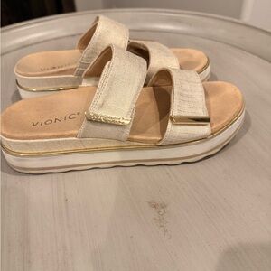 Vionic Women's Tan Slide Sandals